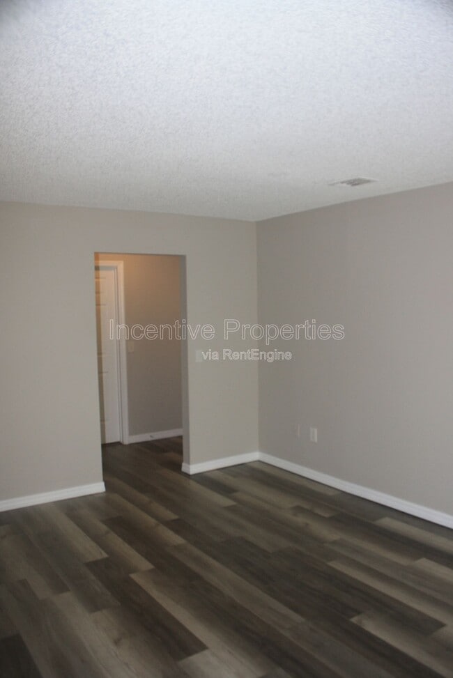 Building Photo - 4176 Versailles Dr