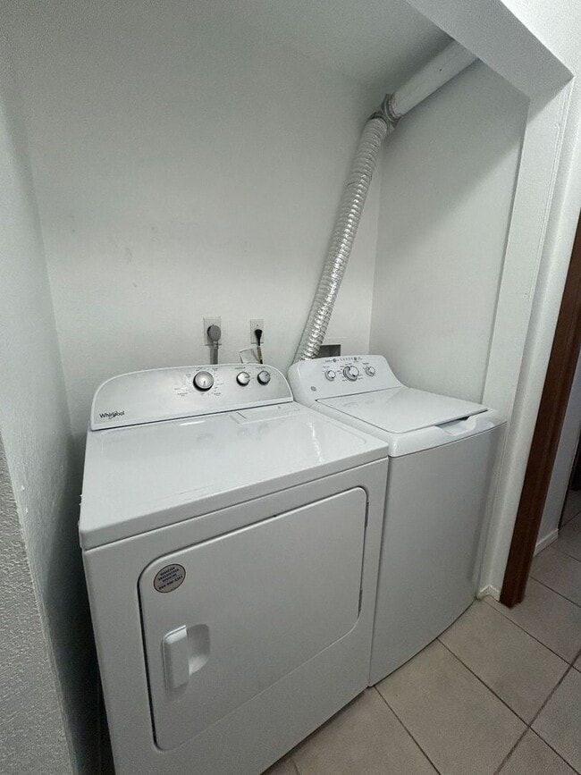 Building Photo - Townhome in Waiau, Pearl City