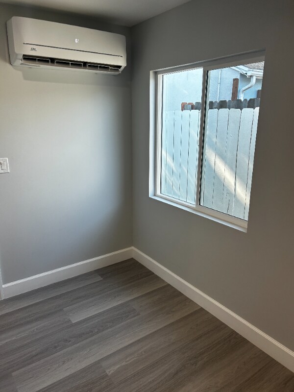 Building Photo - 7814 1/2 Lindley Ave