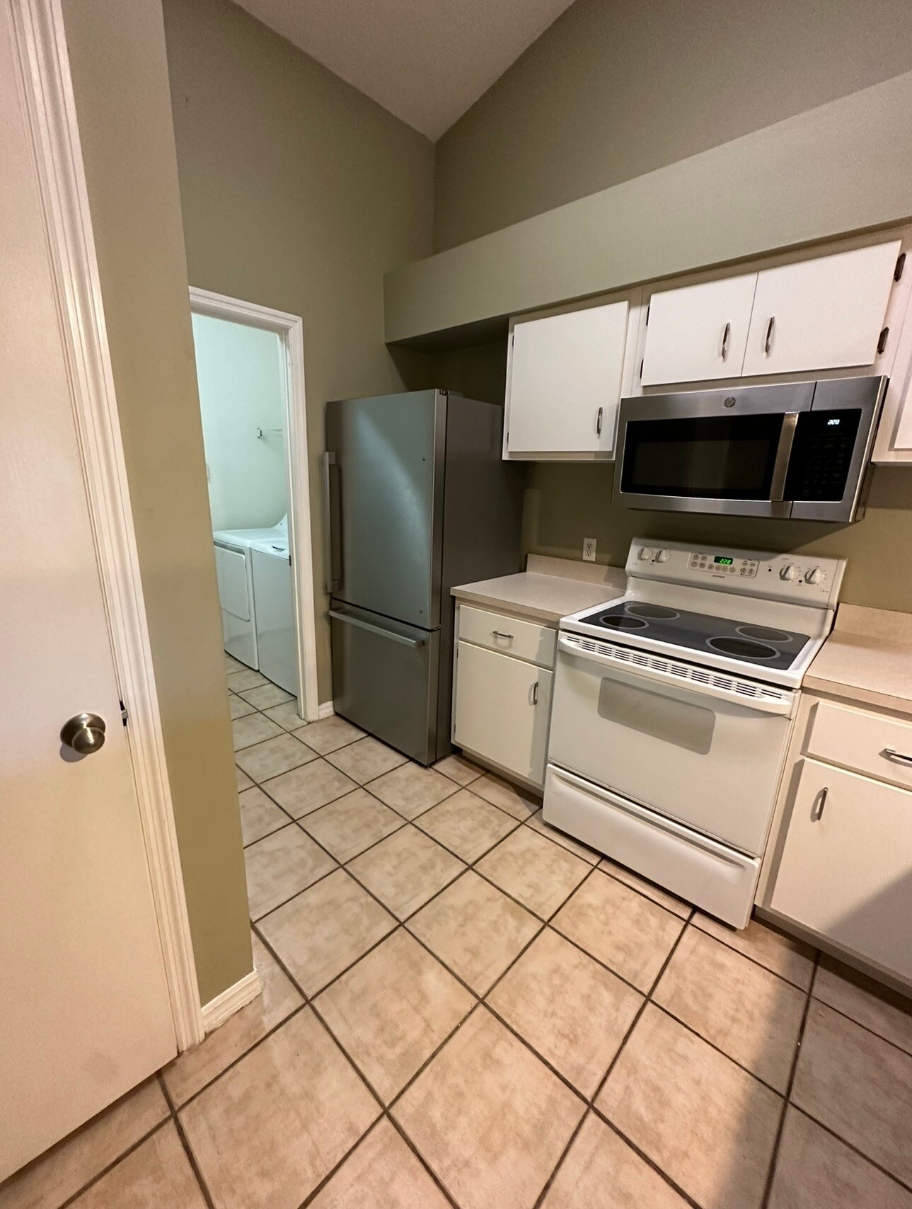 Building Photo - 4700 SW Archer Rd