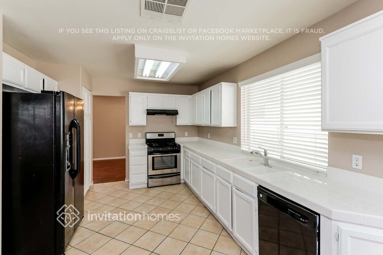 Building Photo - 1733 Sierra Valley Way