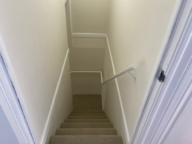 Building Photo - Classic & Timeless Parkside Home 3BD / 2.5BA