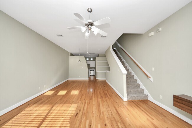 Building Photo - 8715 Meadowcroft Dr