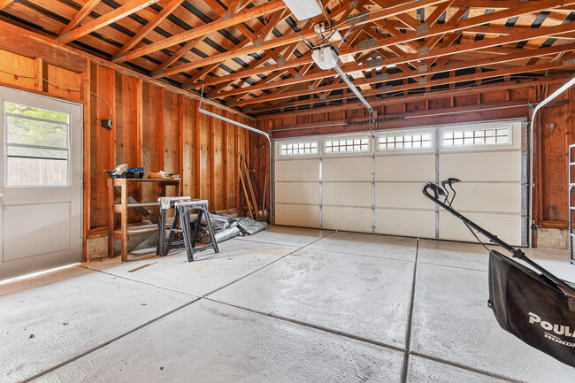 Building Photo - 475 Sutter Ave