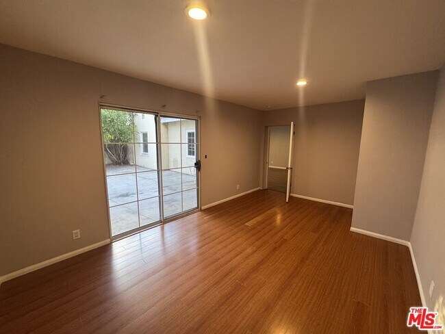 Building Photo - 6303 Vicland Pl