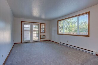 Building Photo - 2 bedroom one bath! Hurry Wont Last! Amazi...