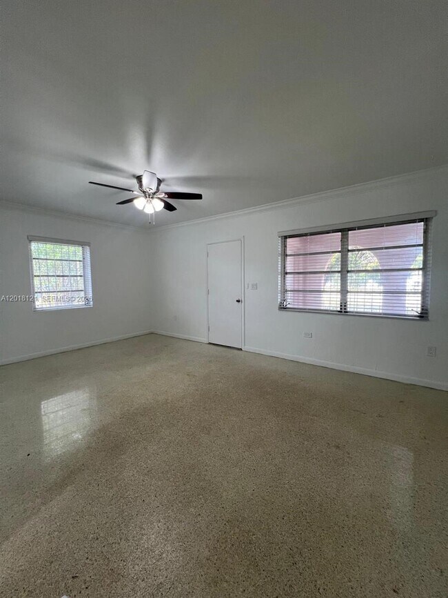 Building Photo - 301 NW 35th Ave