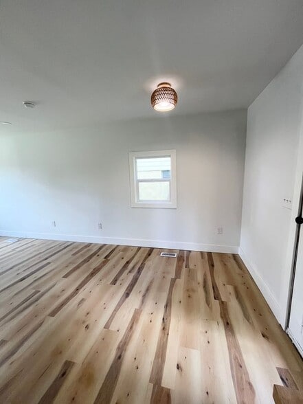 Building Photo - 3741 Elmwood Ave