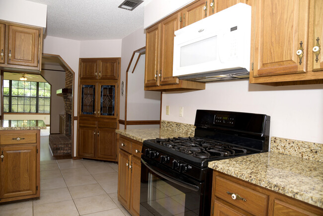 Building Photo - 1129 Troon Dr E