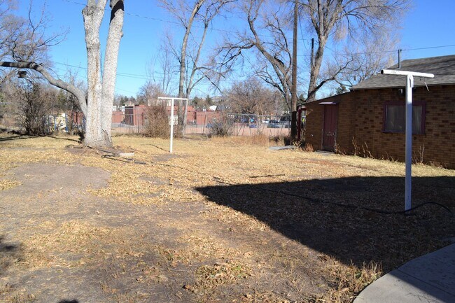 Building Photo - REMODELED 2 Bedroom Downtown Home