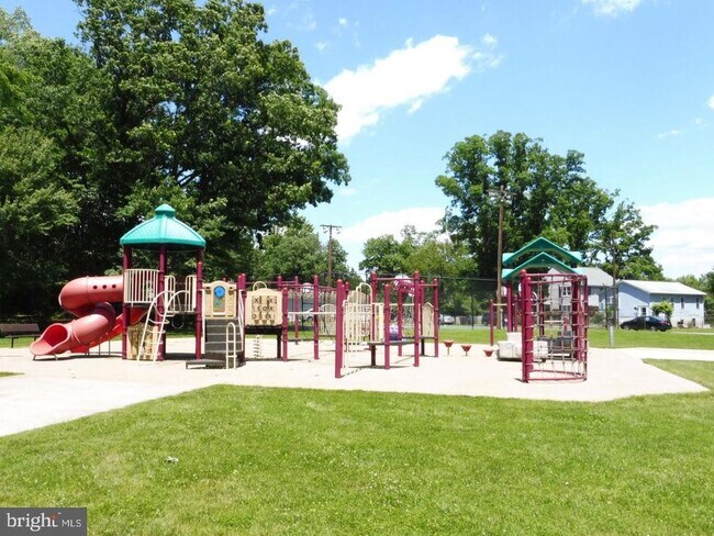 Building Photo - 910 Allan Rd