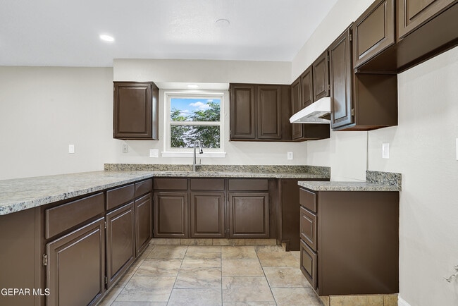 Building Photo - 4324 La Luz Ave