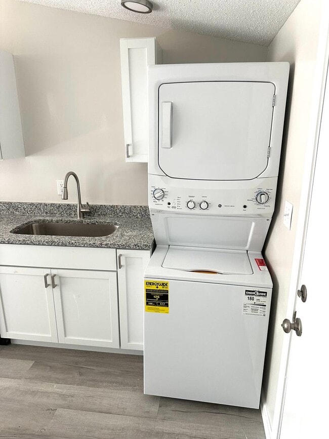 Building Photo - Charming Completely Remodeled Ranch