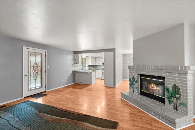 Building Photo - 2360 Temple Dr