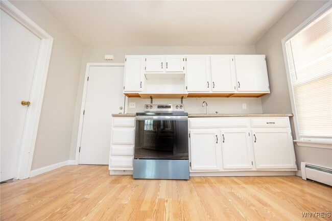 Building Photo - 1953 Falls St