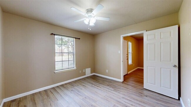 Building Photo - 805 San Pedro Dr