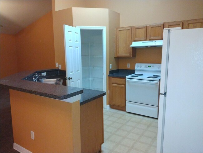 Building Photo - 14059 Sullivan St