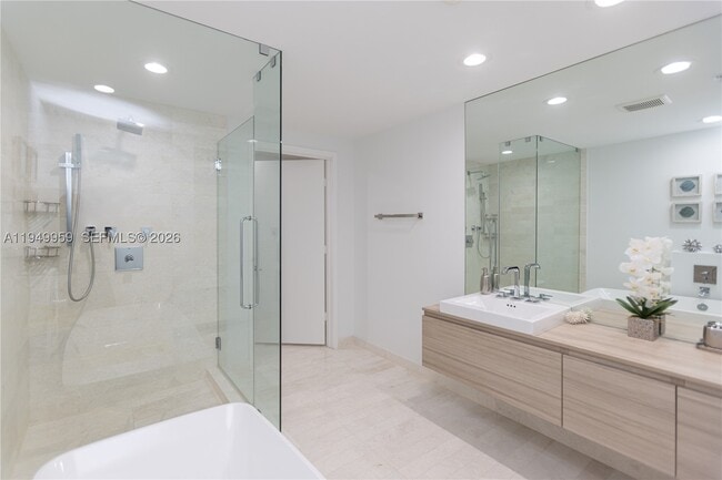 Building Photo - 17111 Biscayne Blvd