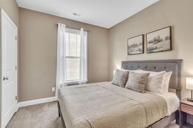 Building Photo - Charming 3-Bedroom Furnished Haven with Co...