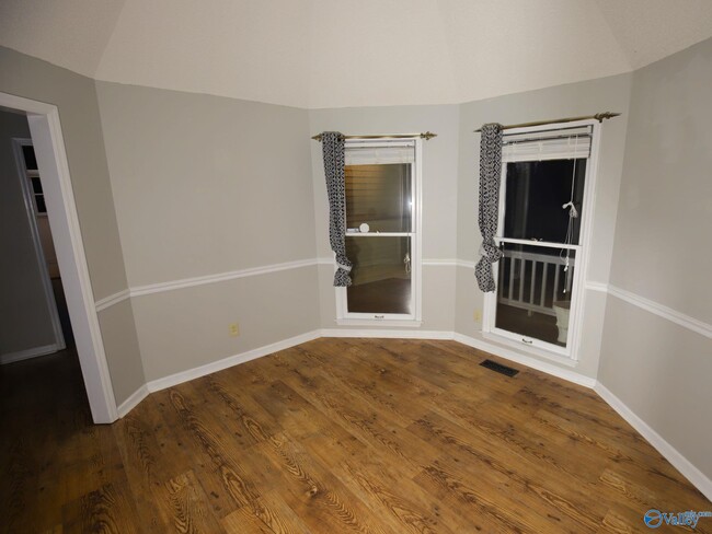 Building Photo - 104 Victoria Dr