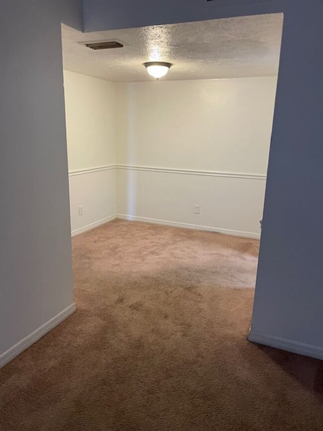 Building Photo - Ground floor One bedroom condo