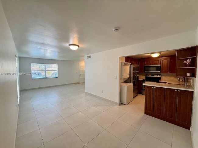 Building Photo - 20 SW 108th Ave