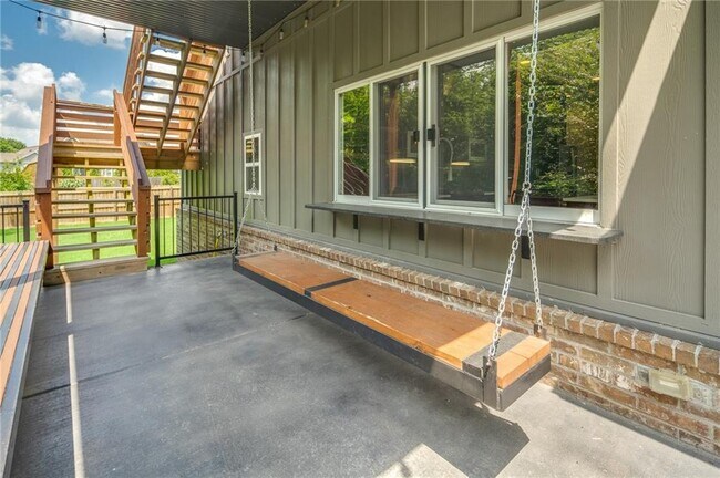 Building Photo - 612 S 58th Ct