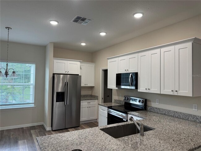 Building Photo - 41346 Persimmon St