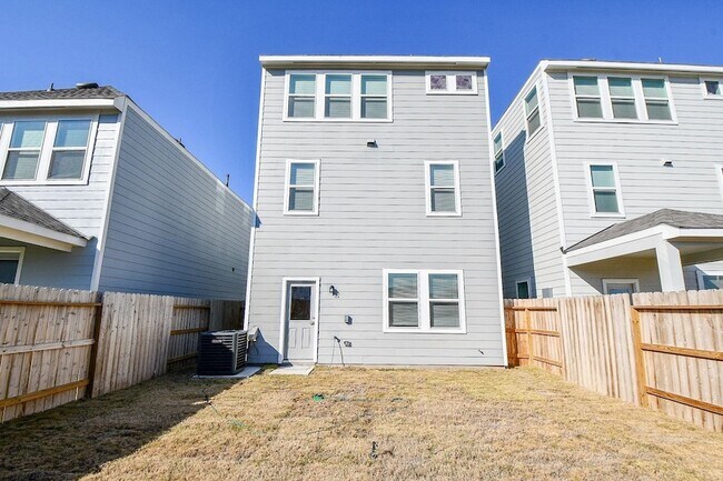 Building Photo - 2210 Via Laura Ln