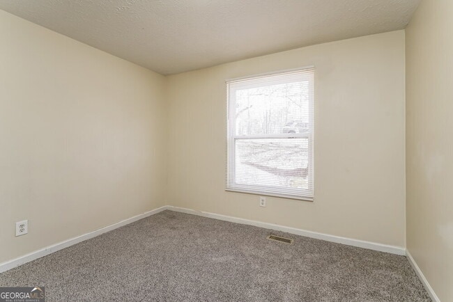 Building Photo - 3075 Flowers Dr