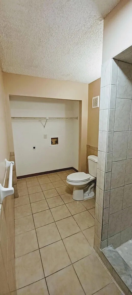 Building Photo - 2111 Oak Meadow Cir