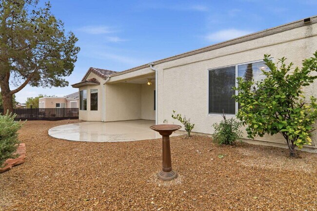 Building Photo - Comfortable single-story living! This inviting 3-bed, 2-bath home offering 1,756 sq ft with fully...