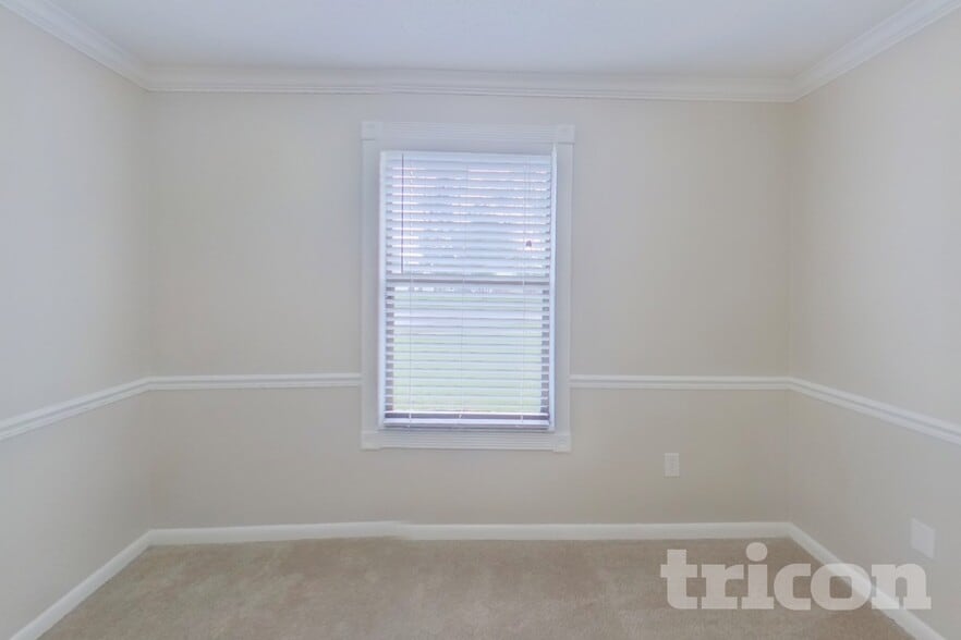 Building Photo - 4324 Queensway Dr
