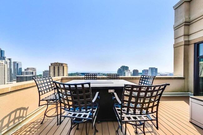 Building Photo - 2BD/2BTH PENTHOUSE  WITH PRIVATE TERRACE I...