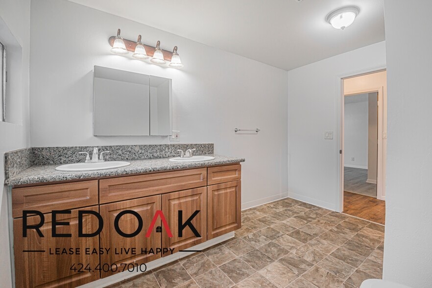 Building Photo - 1309 W 36th Pl