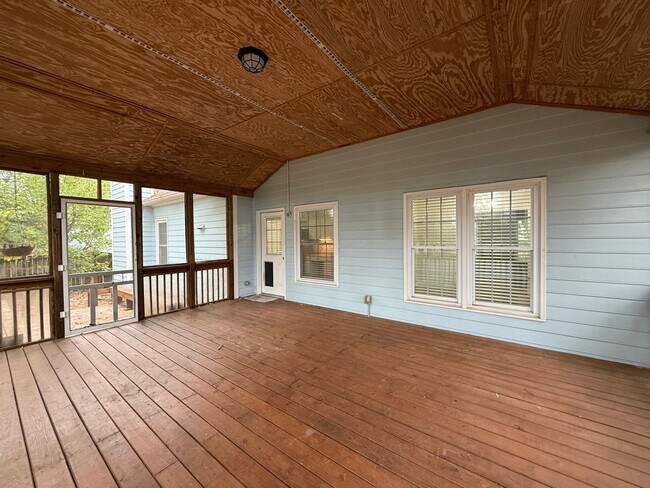 Building Photo - **OFFERING WAIVED APPLICATION FEES & $200 ...