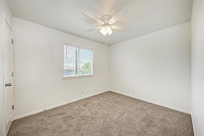 Building Photo - 216 Cassandra Dr