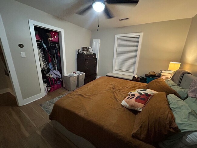 Building Photo - 2 Bed, 2 Bath home in North Knoxville