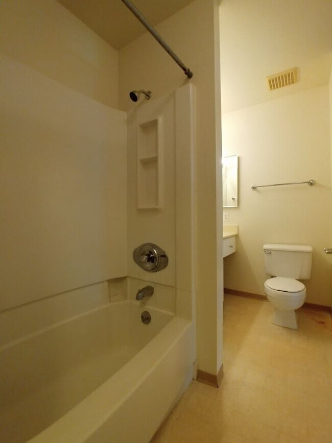 Building Photo - Available now : A 2 Bedroom, 1 bathroom with 2 assigned parking stalls at Royal Palm in Waipio