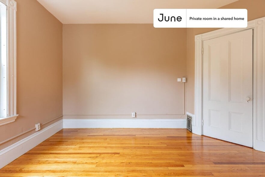 Building Photo - Room in Shared 6 bed/2 bath home