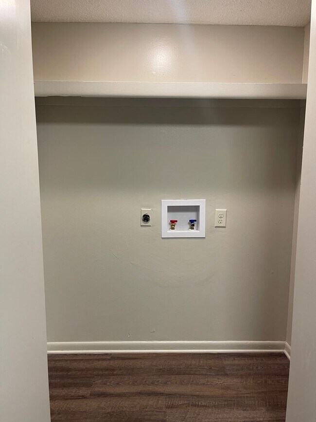Building Photo - 113 Cantal Dr