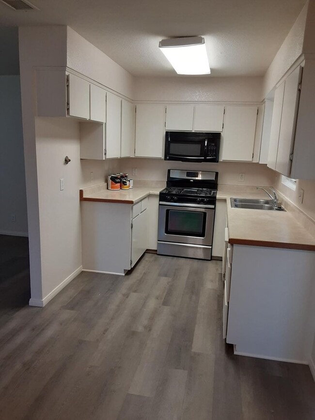 Building Photo - 3 bed/2 bath Country living Yucaipa!