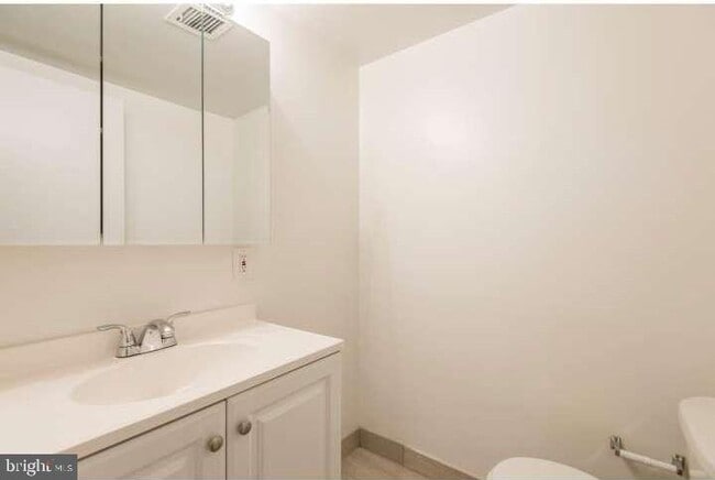 Building Photo - 326 Hermit St