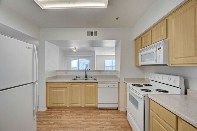 Building Photo - LOCATION! LOCATION! LOCATION! Move-in ready 2-bedroom condo in Centennial Hills!
