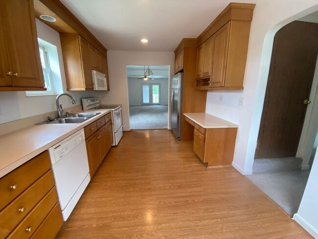 Building Photo - BRIDGETOWN - Charming 4 bedroom home w lots of living space.  1 car gar.  deck.