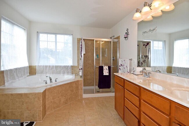 Building Photo - 3082 American Eagle Blvd