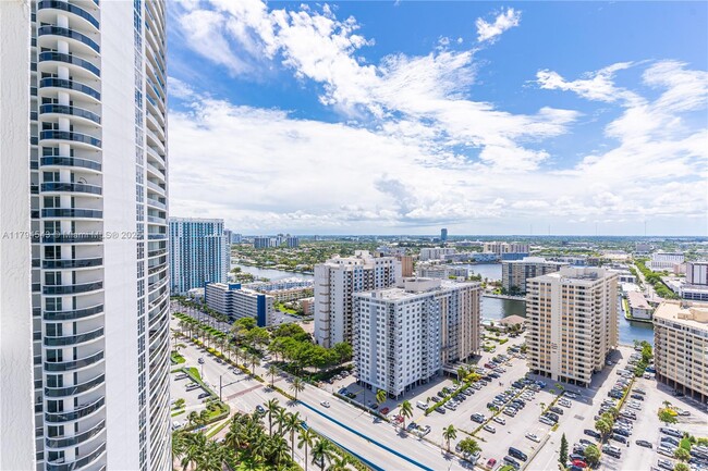 Building Photo - 1830 S Ocean Dr