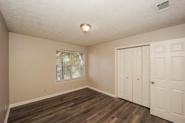 Building Photo - 1216 Gallatin Ct