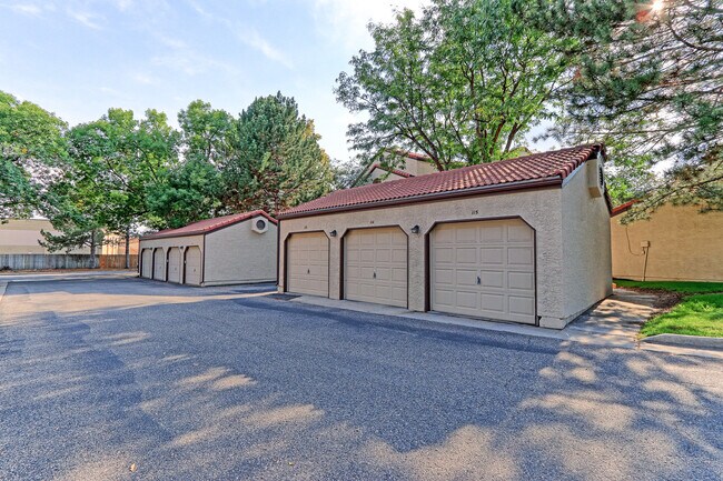 Building Photo - 5125 W 73rd Ave