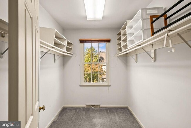 Building Photo - 1913 Meadow Ln